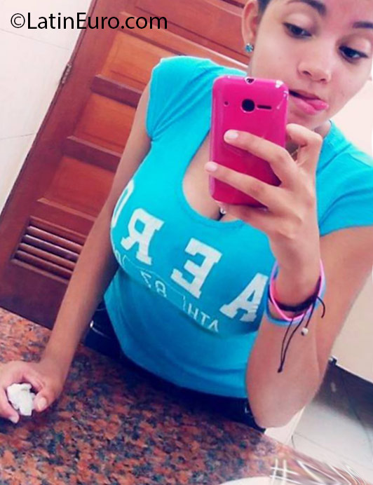 Date this tall Dominican Republic girl Marlin Erika from Santo Domingo DO25759