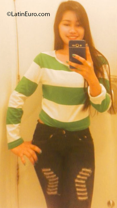 Date this good-looking Philippines girl Lonelyn from Batangas City PH898