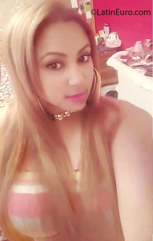 Date this pretty Spain girl Aracelis from Barcelona ES342