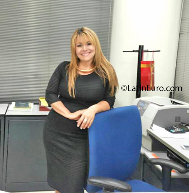 Date this happy Colombia girl Mariania from Medellin CO18952