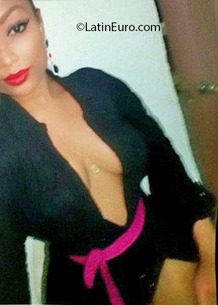 Date this good-looking Dominican Republic girl Caroline from Santiago DO25801