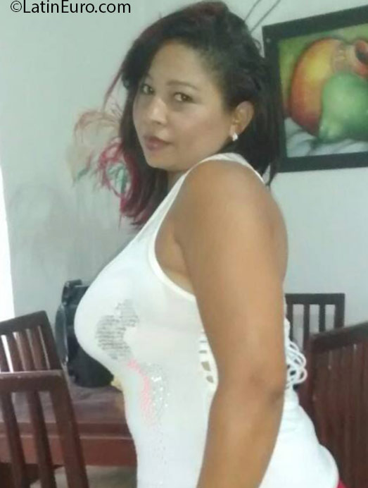Date this young Colombia girl Yanelis from Cartagena CO18963