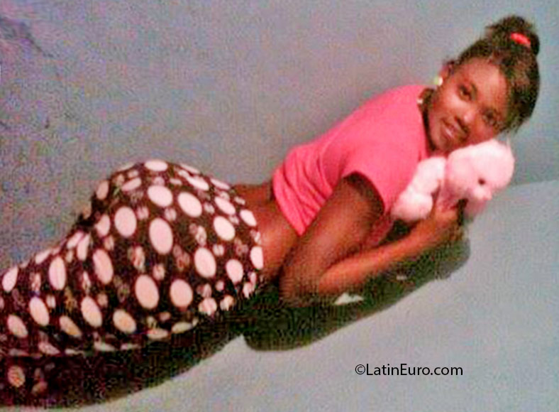 Date this lovely Dominican Republic girl Niki nicol from La Romana DO25846