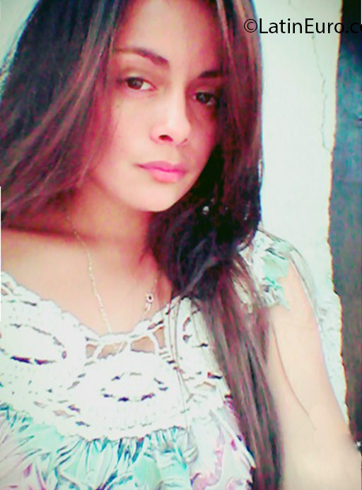 Date this voluptuous Honduras girl Andrea from Danli HN2196