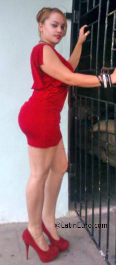 Date this gorgeous Dominican Republic girl Neyalis from Bani DO25902