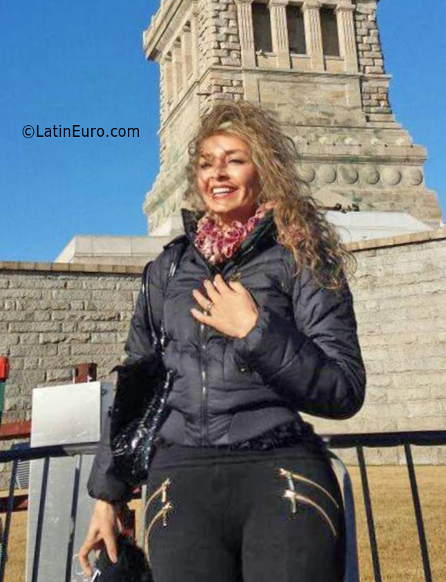 Date this cute Brazil girl Catherin from  CO19000
