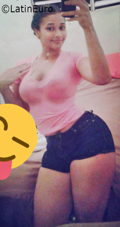 Date this fun Dominican Republic girl Cherina from Santo Domingo DO25912