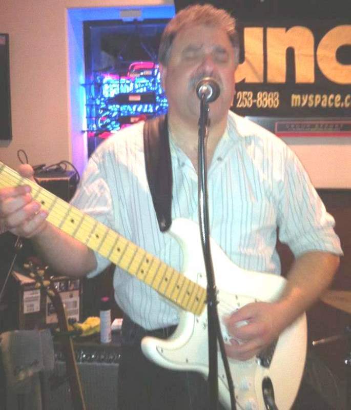 Date this tall United States man John from Philadelphia US17406