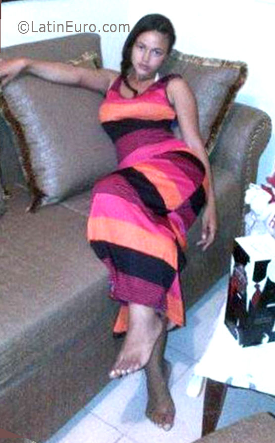 Date this lovely Dominican Republic girl Jeniffer from La Vega DO26009