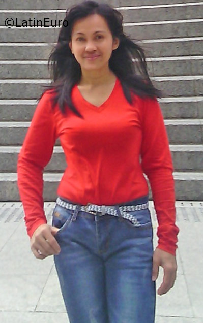 Date this athletic Hong Kong girl Analin from Hong Kong HK17