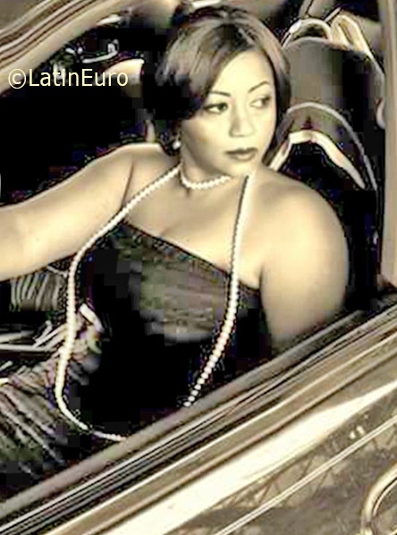 Date this foxy Dominican Republic girl Leonor from San Cristobal DO26016