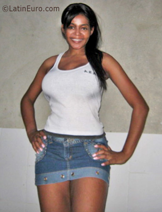 Date this gorgeous Colombia girl Jeycy from Cali CO30322