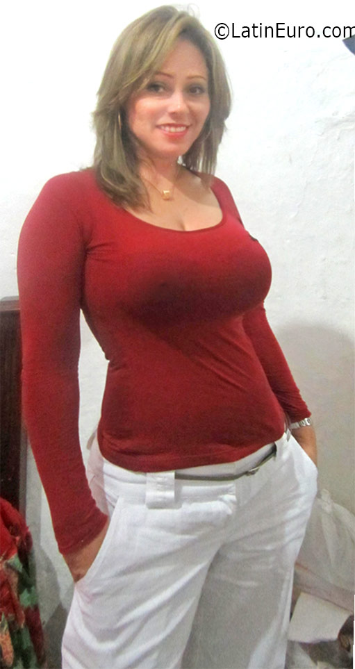 Date this sensual Colombia girl Yisel from Medellin CO19049