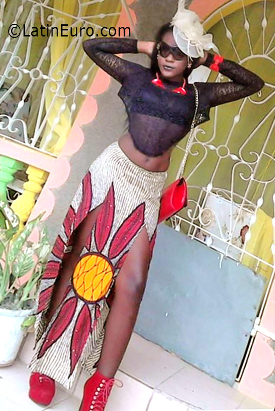 Date this athletic Jamaica girl Warela from Kingston JM2328