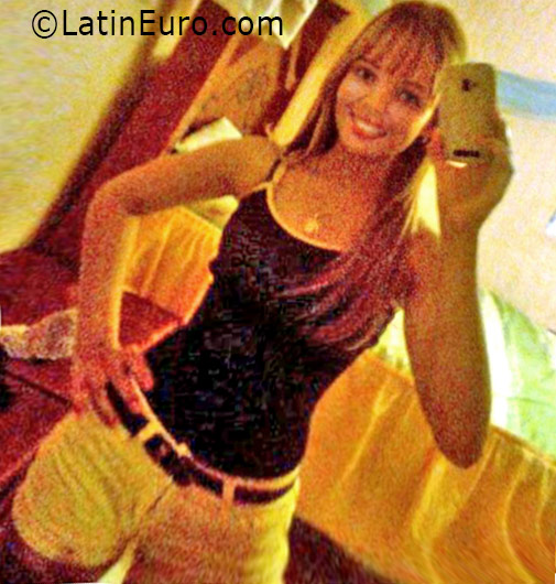 Date this gorgeous Dominican Republic girl Jazmin from Santo Domingo DO26049