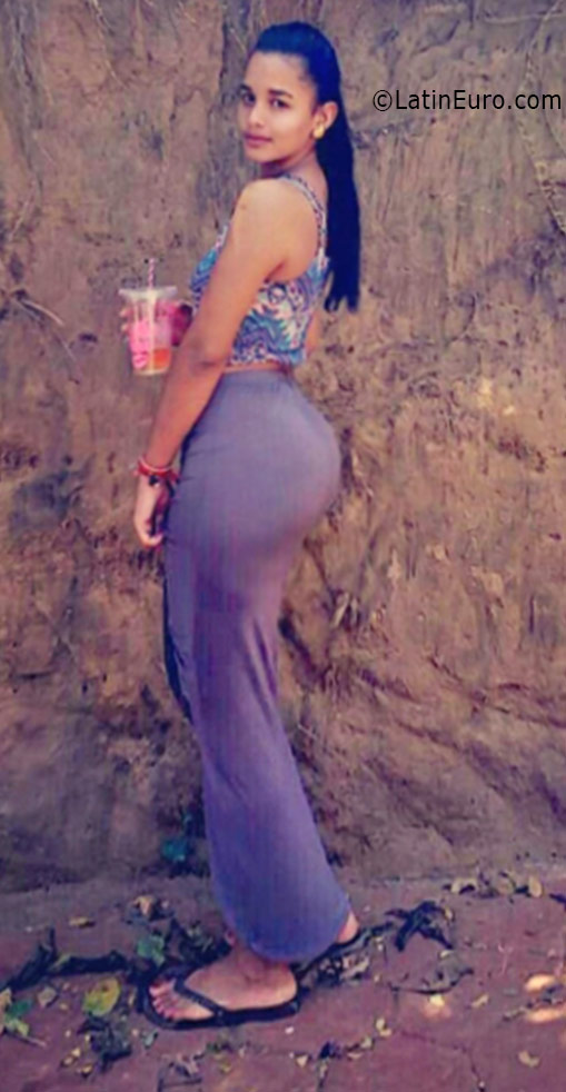 Date this voluptuous Dominican Republic girl Gabriela from Santiago DO26068