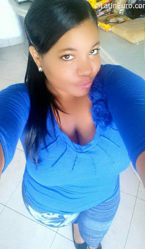 Date this sultry Dominican Republic girl Joquina from Santo Domingo DO26084