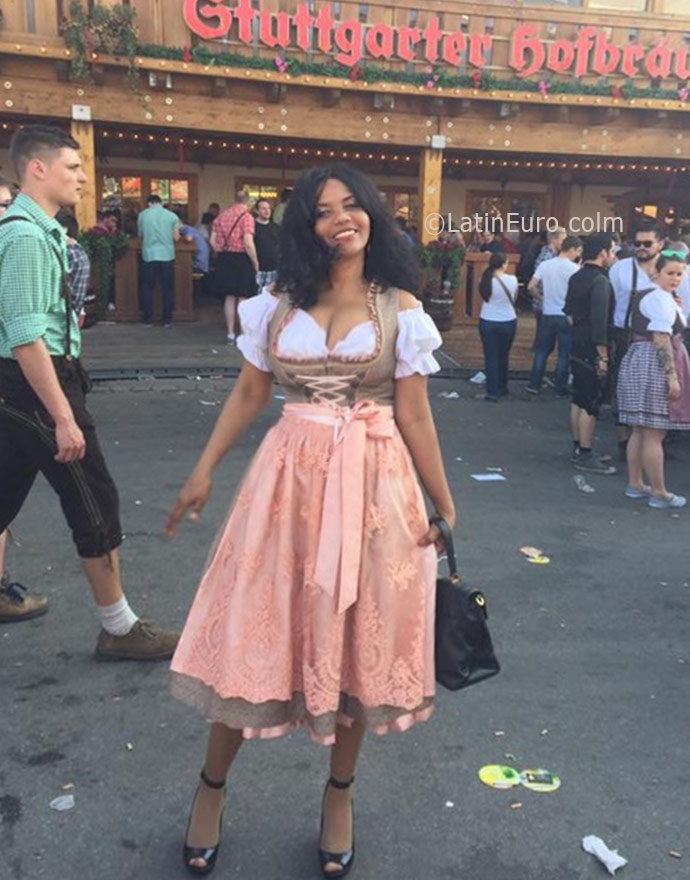 Date this georgeous Germany girl Luanda from Stutgart BR9702