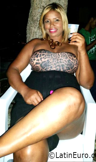 Date this attractive Dominican Republic girl Gleny from Santiago De Los Cabaleros DO26092