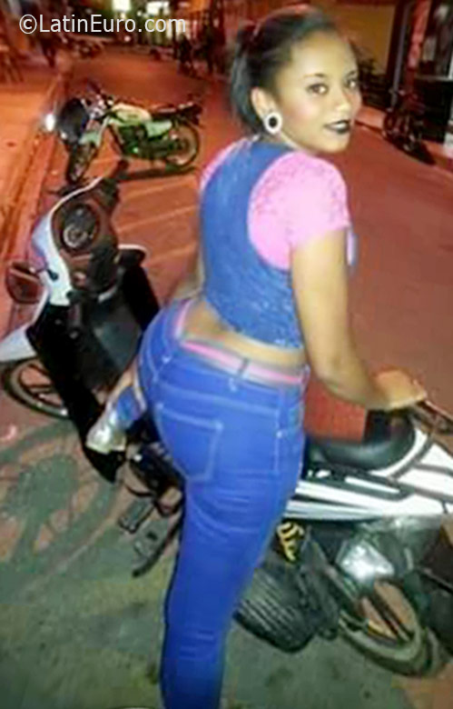 Date this fun Dominican Republic girl Nicol from Santiago DO26191