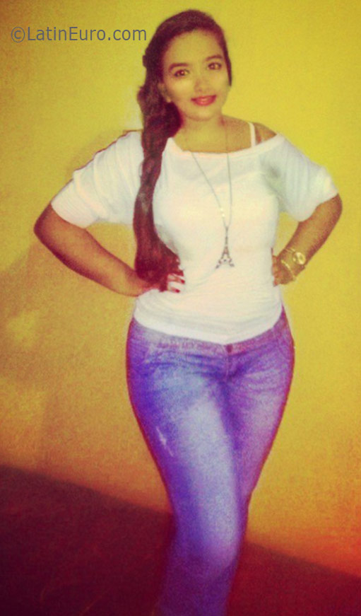 Date this attractive Colombia girl Gladys from Barranquilla CO19134