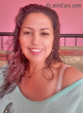 Date this nice looking Colombia girl Yenis from Barranquilla CO19150