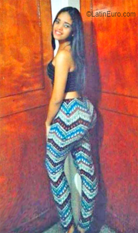 Date this foxy Venezuela girl Rosio from Maturin VE688