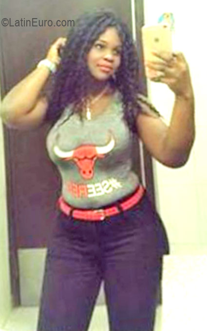 Date this nice looking Dominican Republic girl Casandra from Santiago DO26258