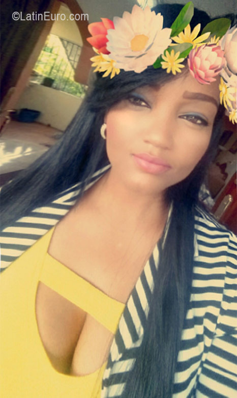 Date this passionate Dominican Republic girl Kenia from Santo Domingo DO26293