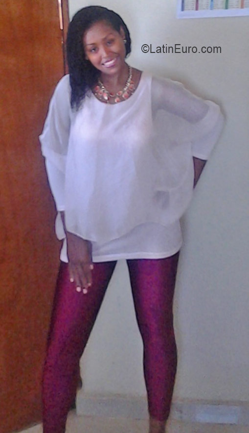 Date this charming Dominican Republic girl Gleny from Santo Domingo DO26308