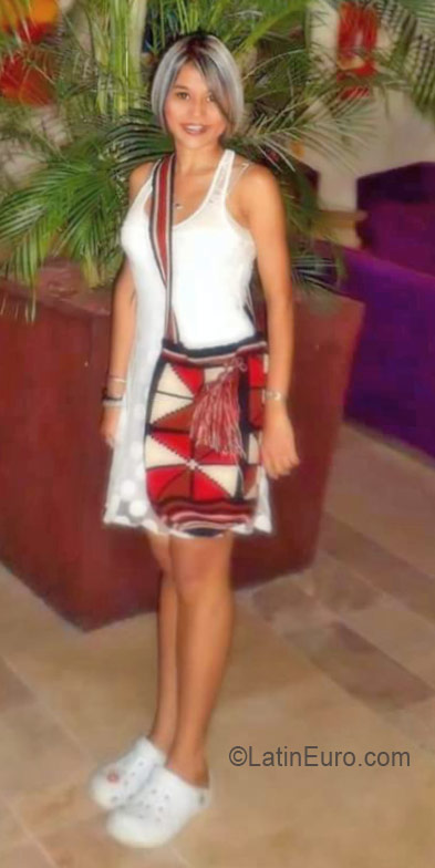 Date this good-looking Colombia girl Yisele from Bogota CO19260