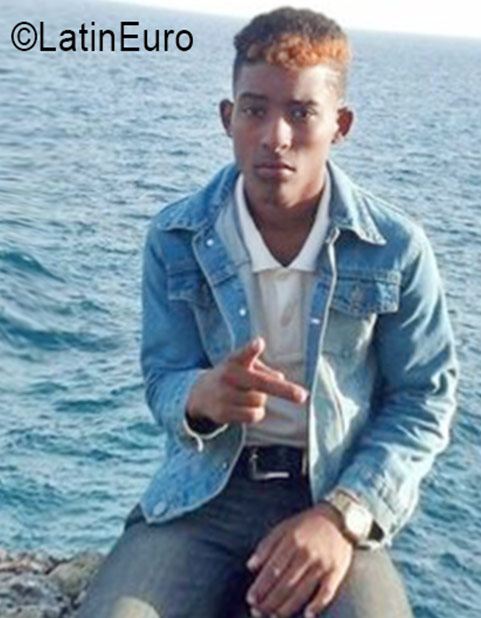 Date this attractive Dominican Republic man Leonardo from Santo Domingo DO26396