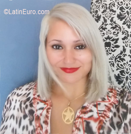 Date this lovely Brazil girl Valeria from Rio De Janeiro BR9755