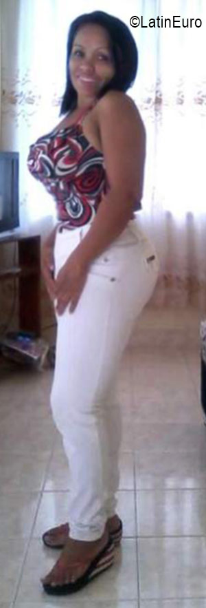 Date this pretty Colombia girl Yaneth from Guacari CO22090