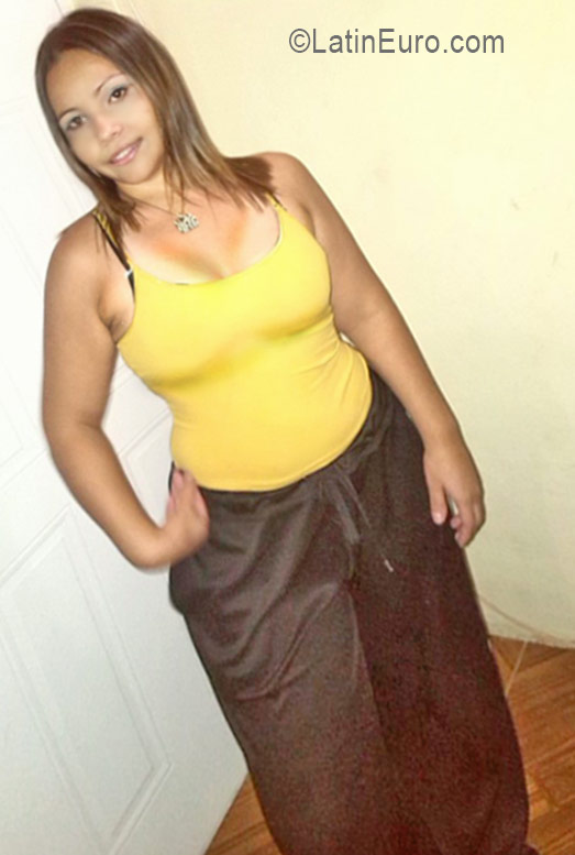 Date this attractive Venezuela girl Marivi from Maracay VE732
