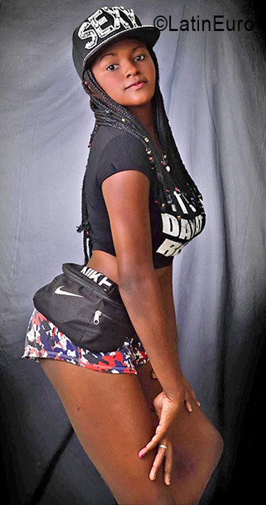 Date this nice looking Colombia girl Maleja from Barranquilla CO19403