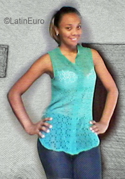Date this sensual Colombia girl Andrein from Cartagena CO19411