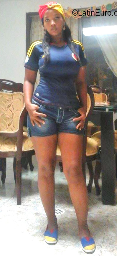 Date this happy Colombia girl Salome from Cali CO19414