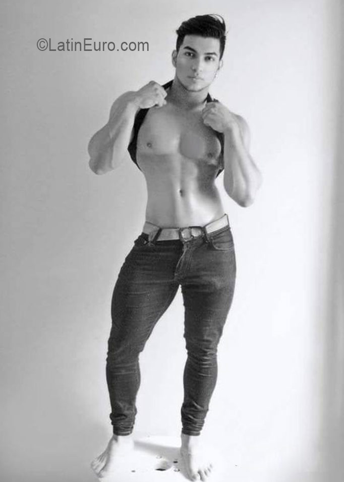 Date this lovely Colombia man Miguel angel from Mnizales CO19417