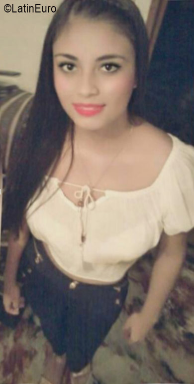 Date this athletic Colombia girl Fernanda from Cali CO19476