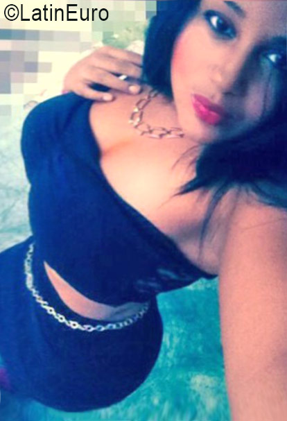 Date this hot Dominican Republic girl Estrella from Santiago DO26523