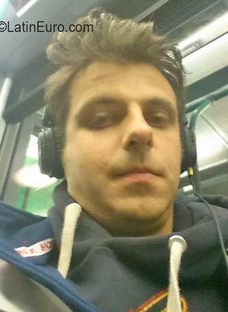 Date this attractive Switzerland man Nic from Geneva CH144