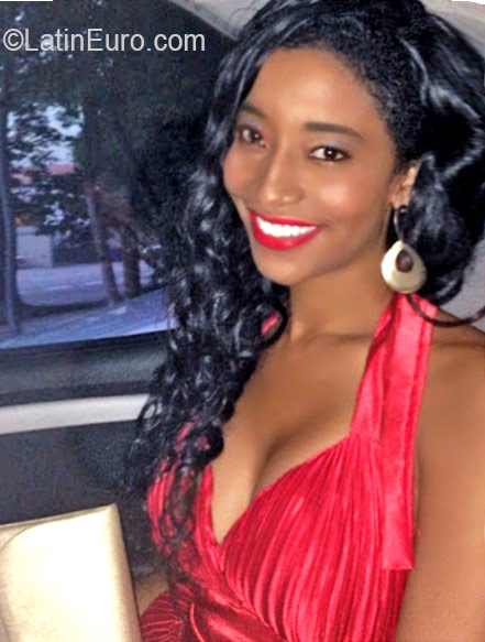 Date this stunning Brazil girl Naomi from Sao Paulo BR9777