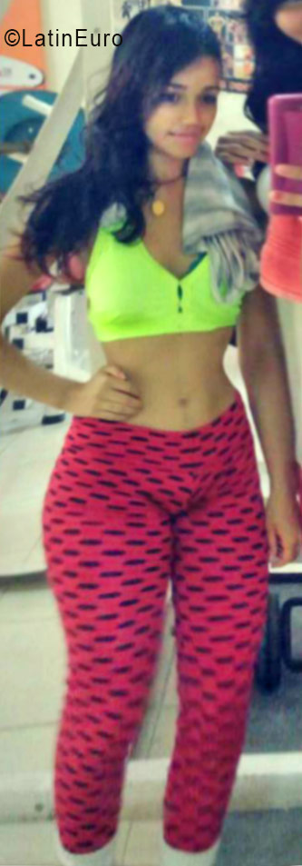 Date this sensual Brazil girl Camila from Cruzeiro do Sul BR9780