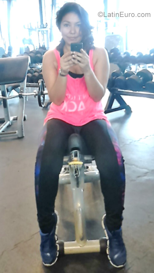 Date this attractive Colombia girl Anglica from Barrancabermeja CO19556