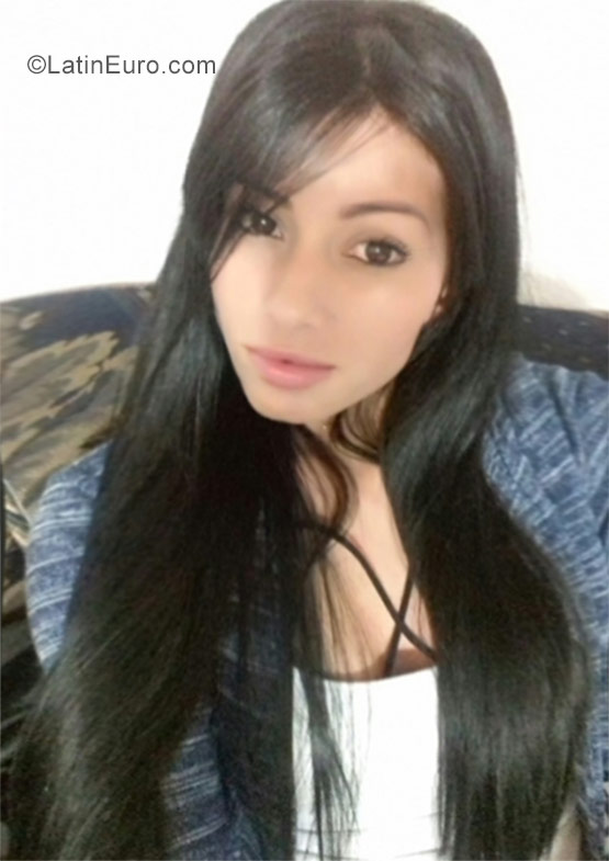 Date this charming Colombia girl Leivelez from  CO19563