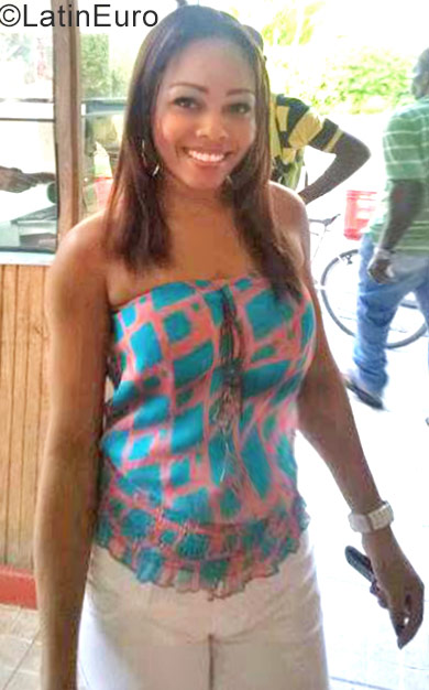 Date this foxy Dominican Republic girl Yadira from Santo Domingo DO26662