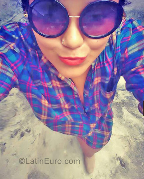 Date this lovely Colombia girl Angie from Cali CO19592