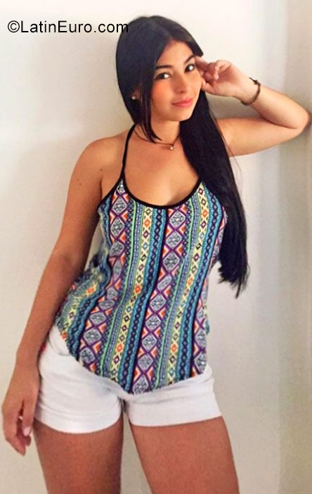 Date this young Colombia girl Daniela from Cali CO19732
