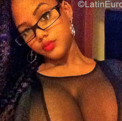 Date this nice looking Dominican Republic girl Mari from Santo Domingo DO26850